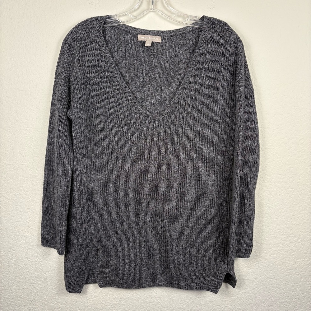 Banana Republic Gray V-Neck Sweater Soft Knit Small